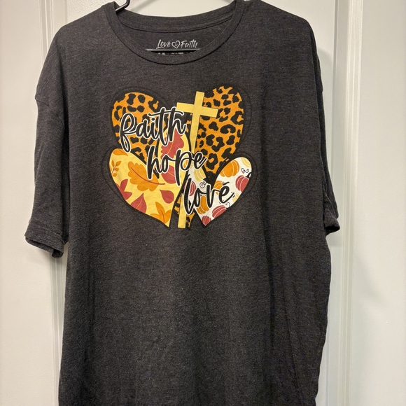 5/$25 Women's Gray Faith Hope Love Graphic Tee - Picture 2 of 3